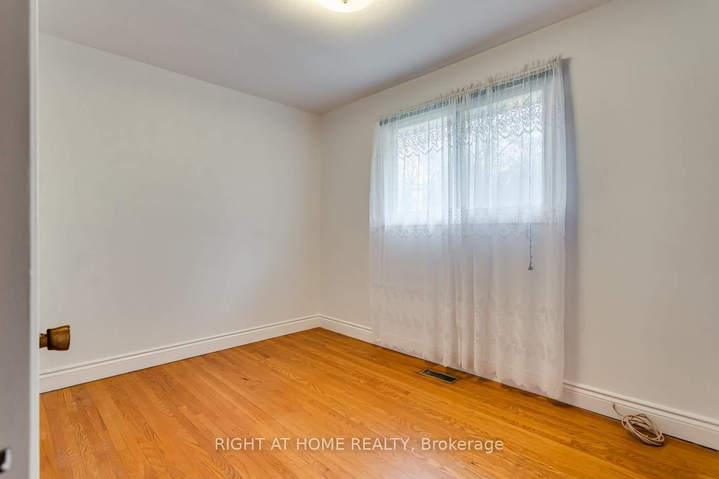 Detached House for sale at 22 Sheva Court, Toronto, Ontario, M1K 3P9 - Kennedy Park - MLS: E12994046