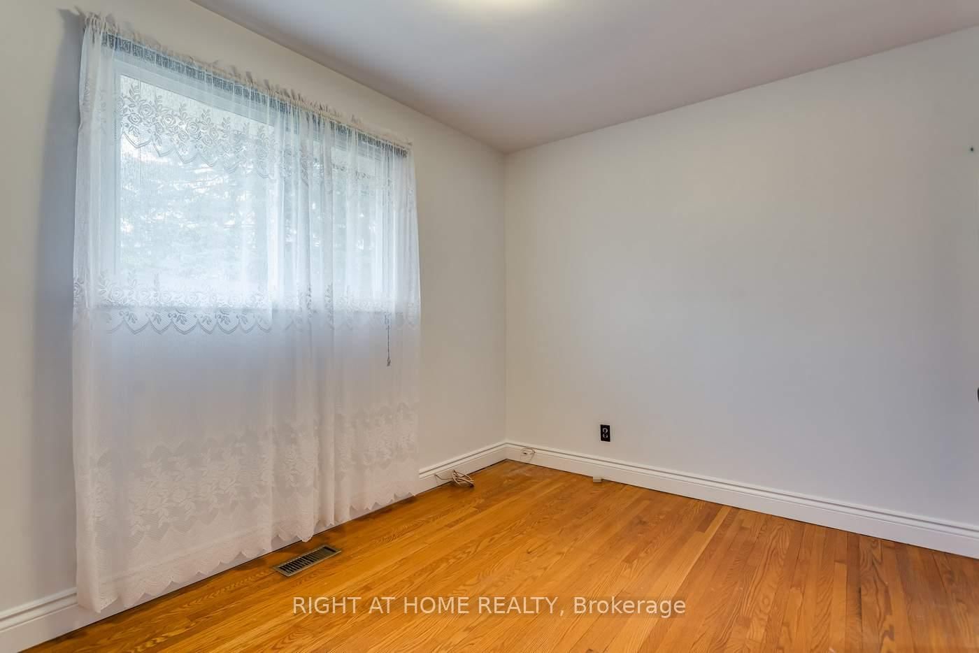 Detached House for sale at 22 Sheva Court, Toronto, Ontario, M1K 3P9 - Kennedy Park - MLS: E12994046