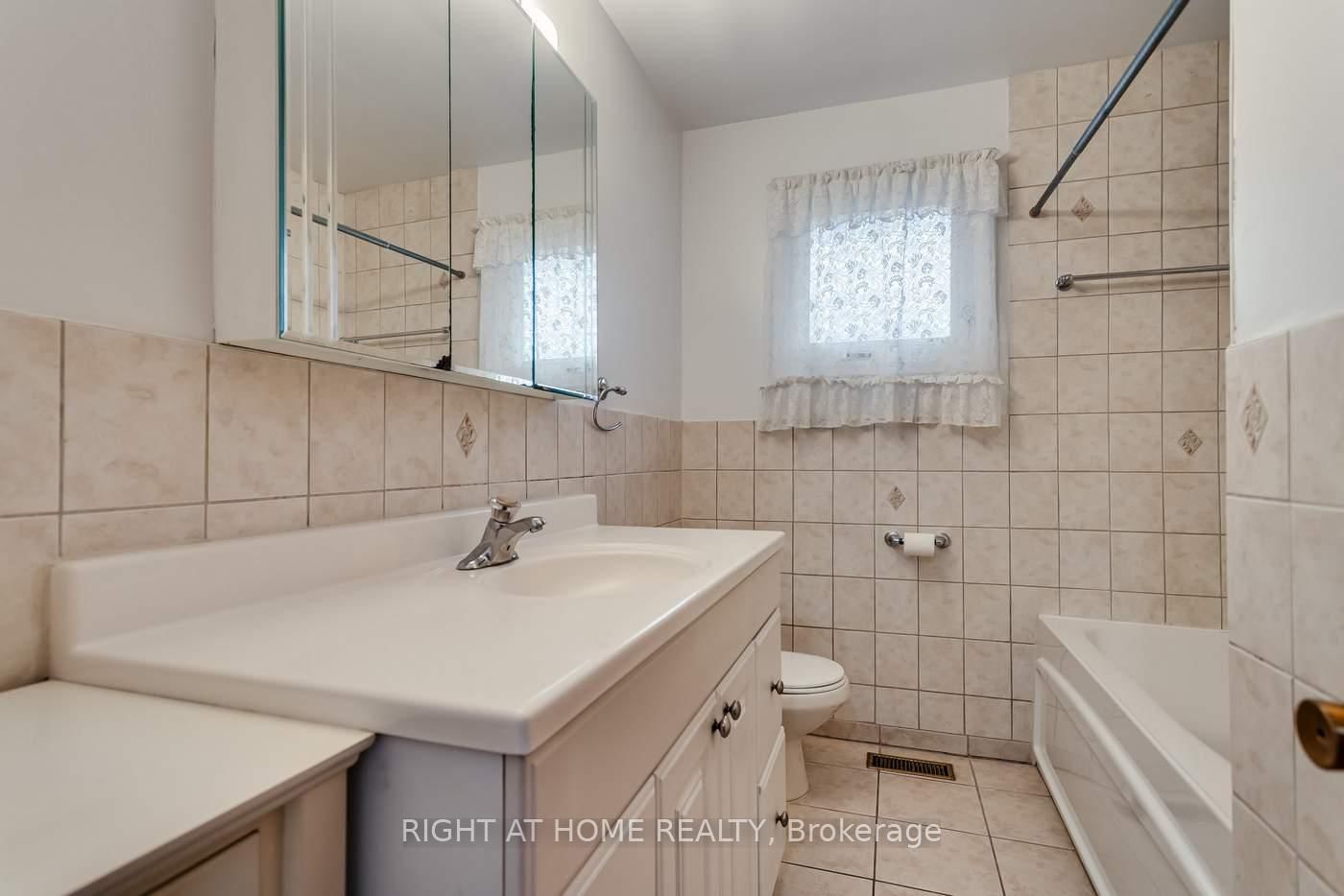 Detached House for sale at 22 Sheva Court, Toronto, Ontario, M1K 3P9 - Kennedy Park - MLS: E12994046