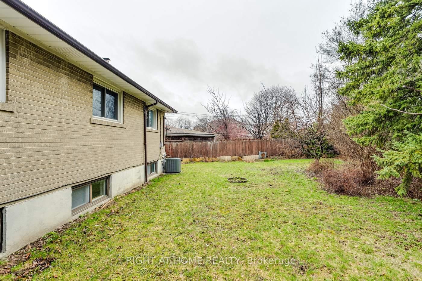 Detached House for sale at 22 Sheva Court, Toronto, Ontario, M1K 3P9 - Kennedy Park - MLS: E12994046