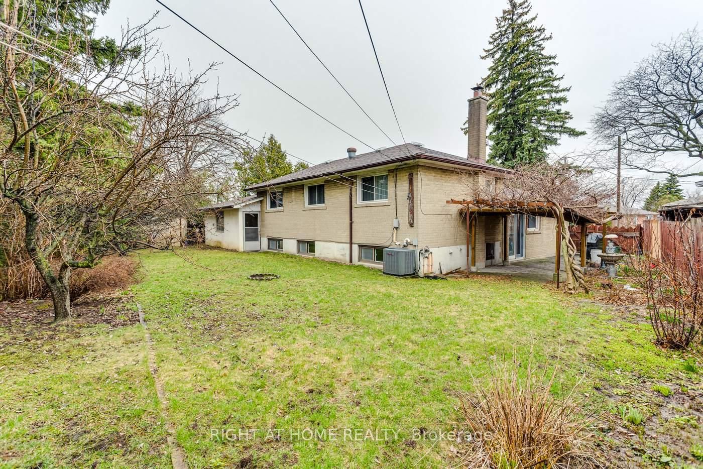 Detached House for sale at 22 Sheva Court, Toronto, Ontario, M1K 3P9 - Kennedy Park - MLS: E12994046