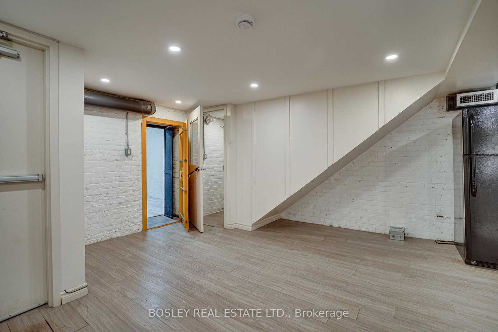 711 Queen Street E, Unit B - Photo 14