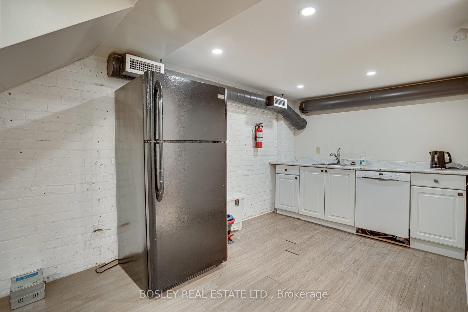 711 Queen Street E, Unit B - Photo 15