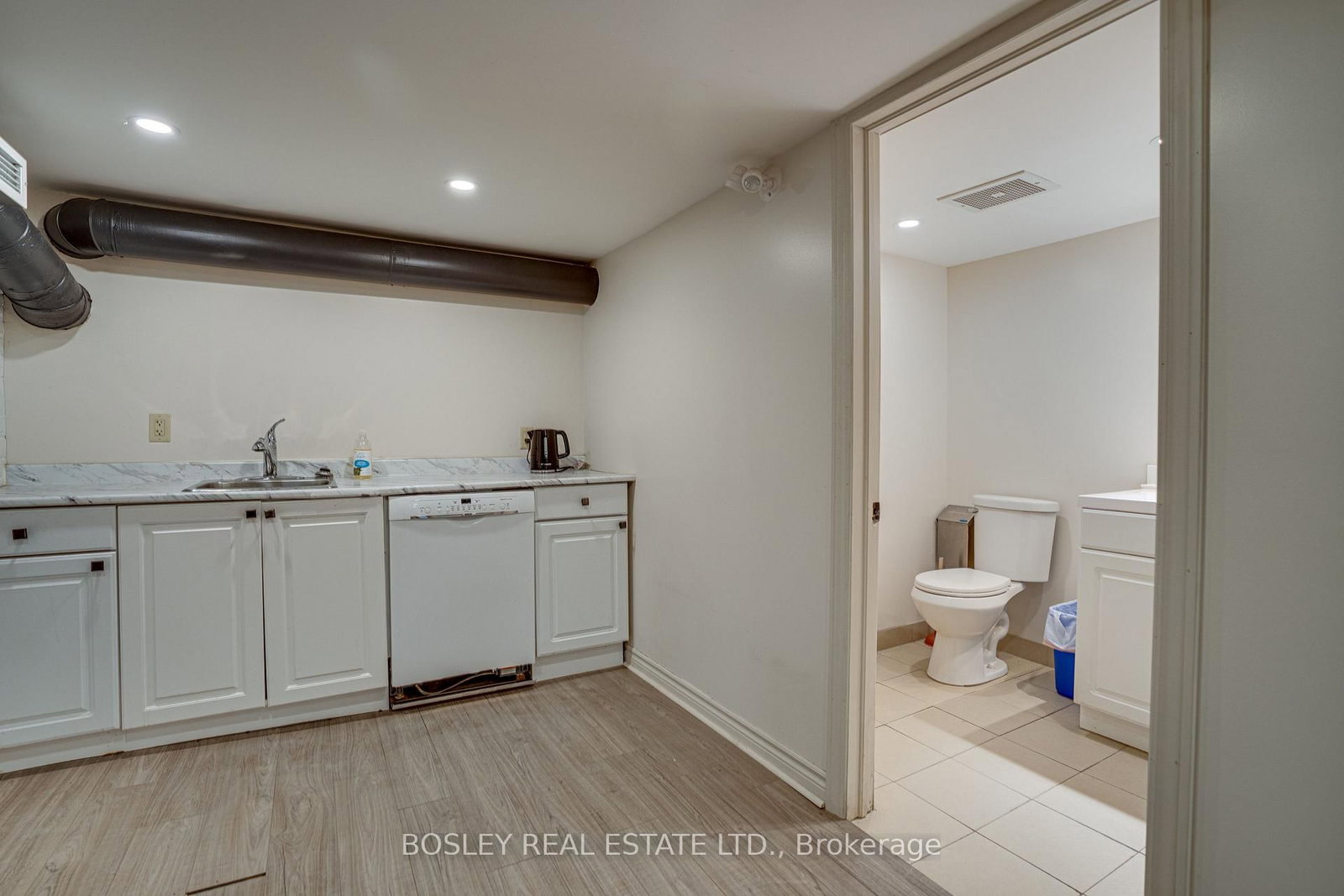 711 Queen Street E, Unit B - Photo 16