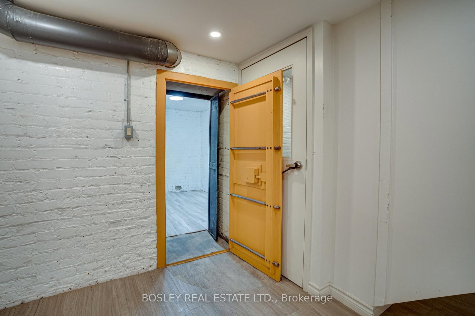 711 Queen Street E, Unit B - Photo 18