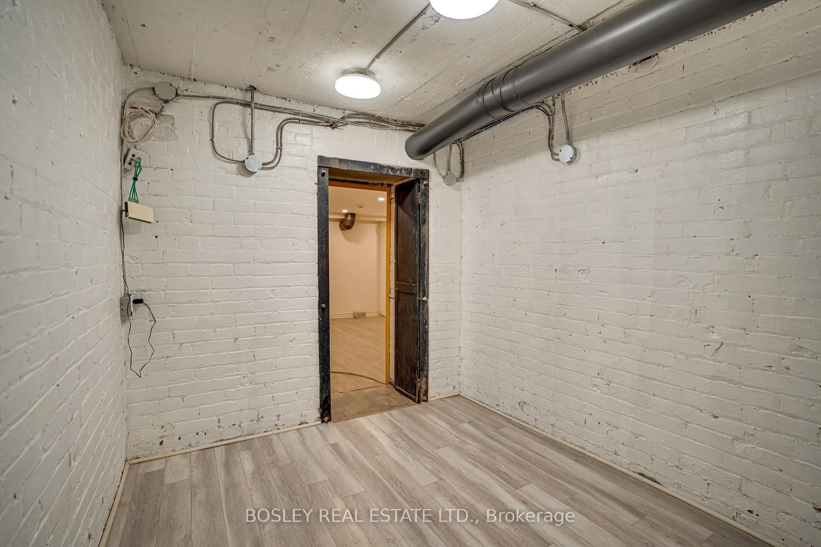 711 Queen Street E, Unit B - Photo 21