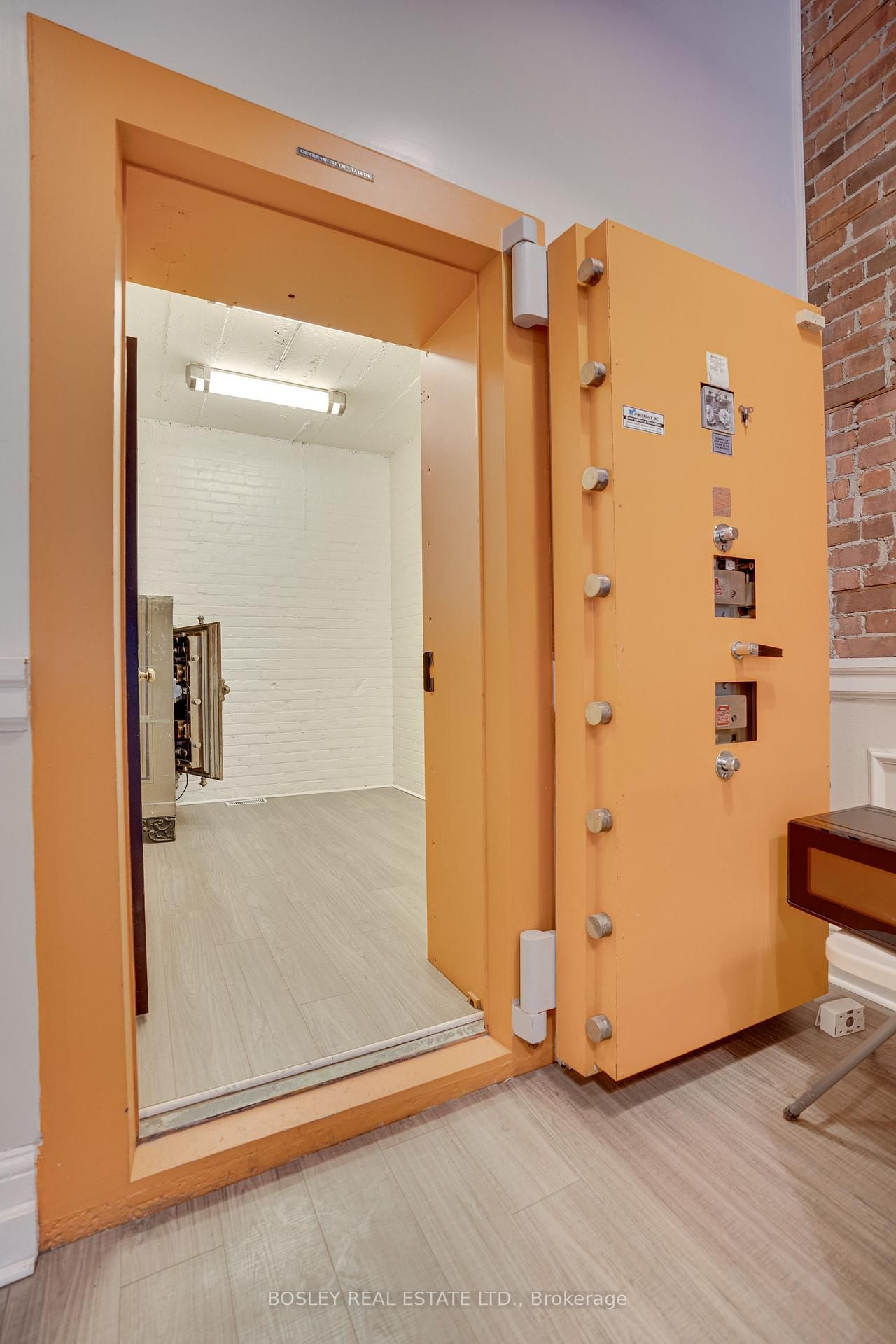 711 Queen Street E, Unit B - Photo 22