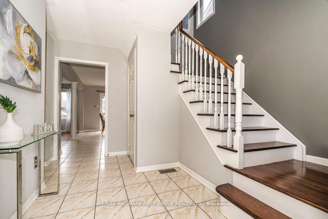 1636 Sarasota Crescent - Photo 3