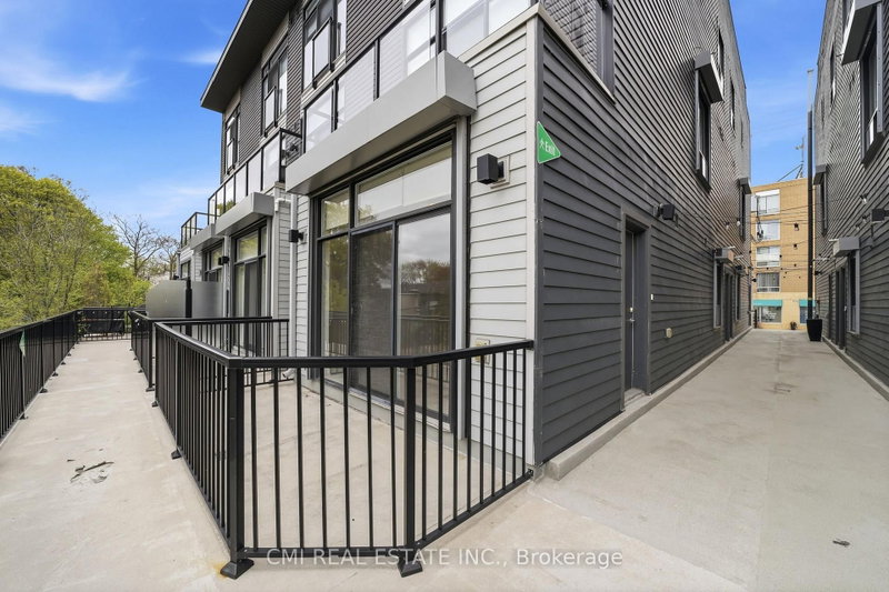 10 - 1321 Gerrard Street E
