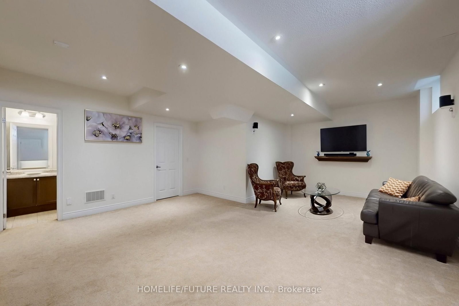 Detached House for sale at 44 Micklefield Avenue, Whitby, Ontario, L1P 0C4 - Rural Whitby - MLS: E12994868