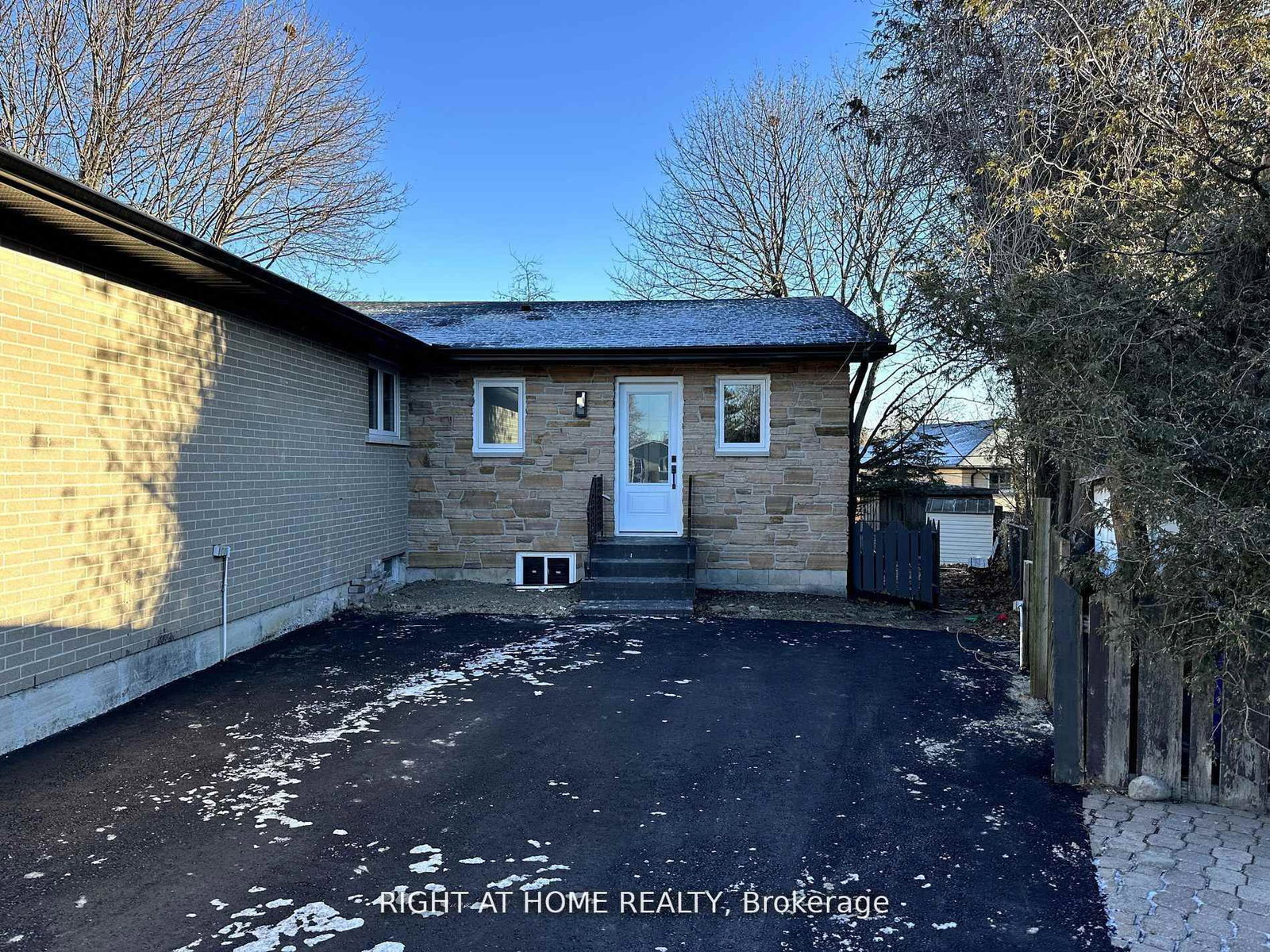 809 Helen Crescent - Photo 13