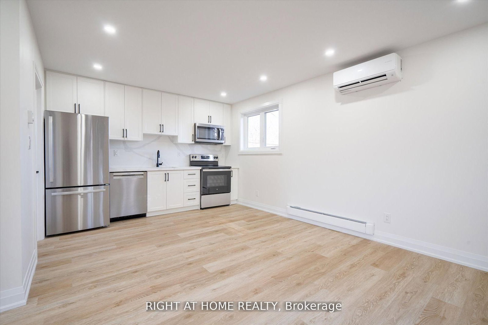 809 Helen Crescent - Photo 2