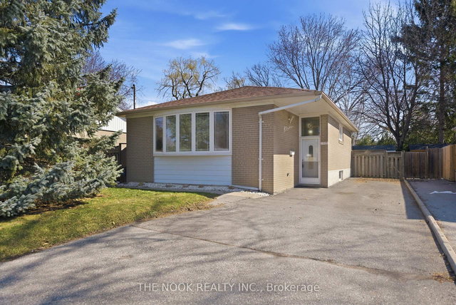 1005 Centre Street N