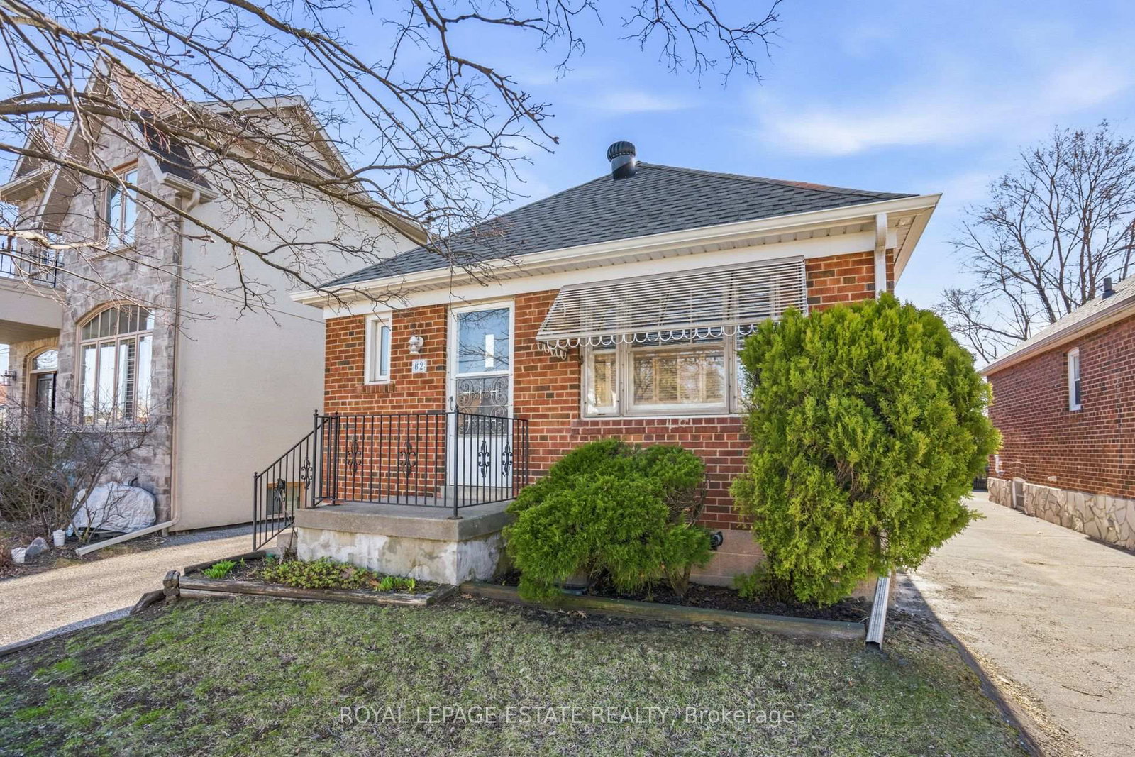 Detached House for sale at 62 Binswood Avenue, Toronto, Ontario, M4C 3N7 - Danforth Village-East York - MLS: E12995258