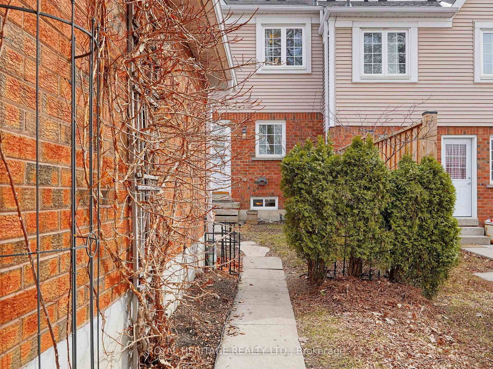 Townhouse for sale at 39-10 Bassett Boulevard, Whitby, Ontario, L1N 9C4 - Pringle Creek - MLS: E12995324