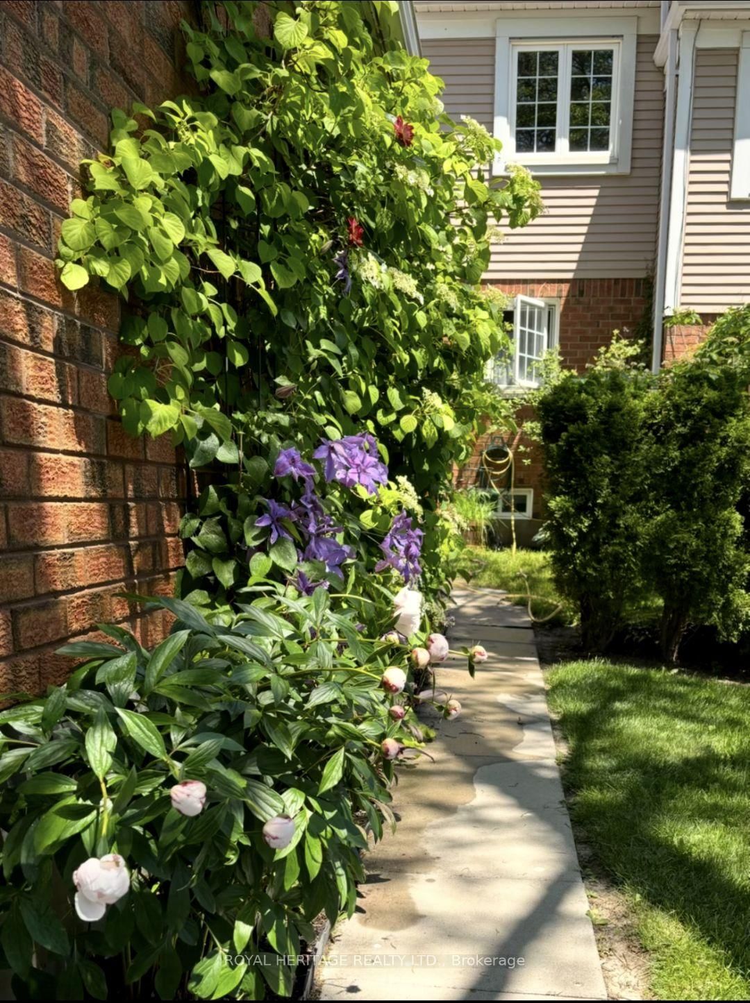 Townhouse for sale at 39-10 Bassett Boulevard, Whitby, Ontario, L1N 9C4 - Pringle Creek - MLS: E12995324