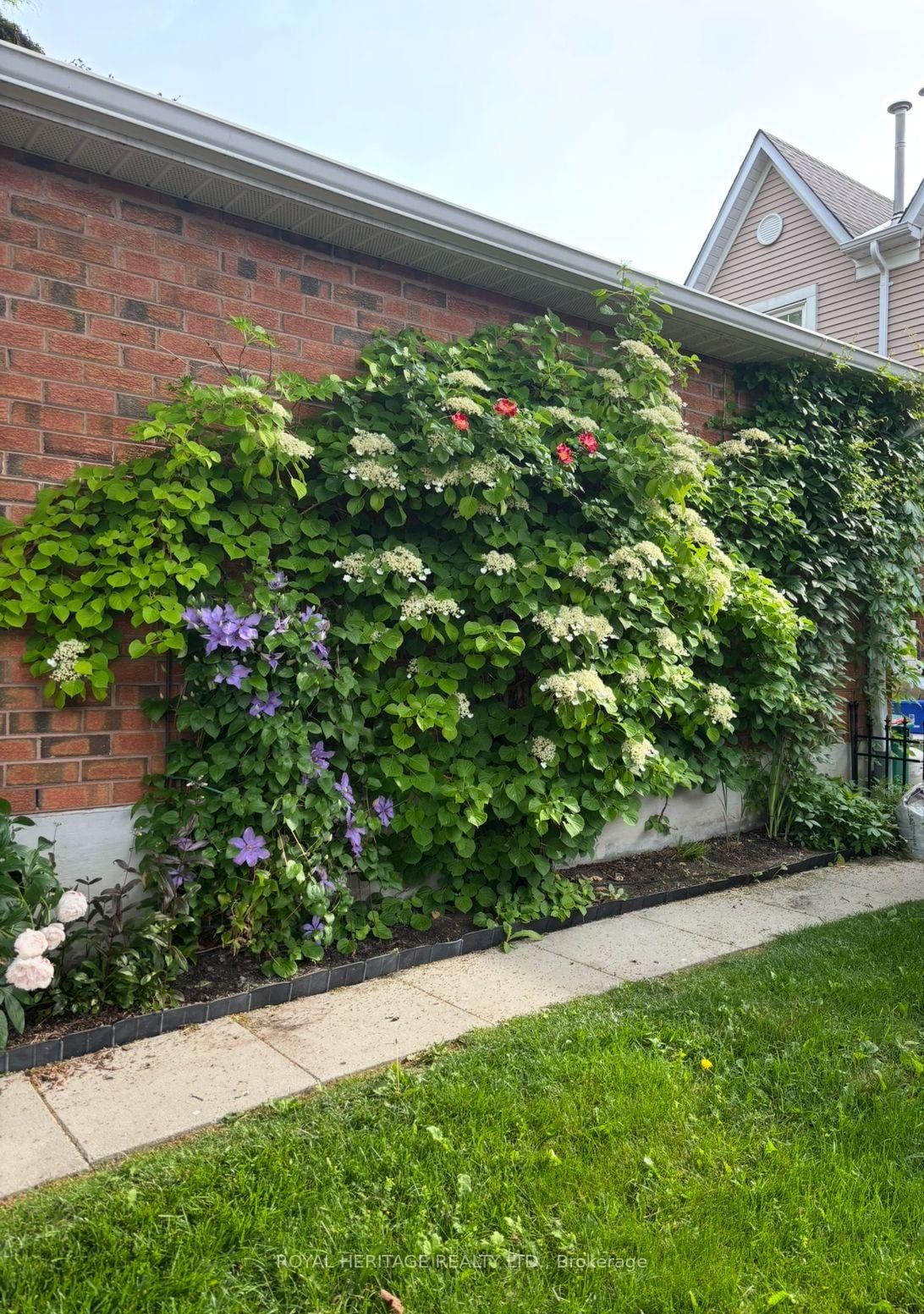 Townhouse for sale at 39-10 Bassett Boulevard, Whitby, Ontario, L1N 9C4 - Pringle Creek - MLS: E12995324