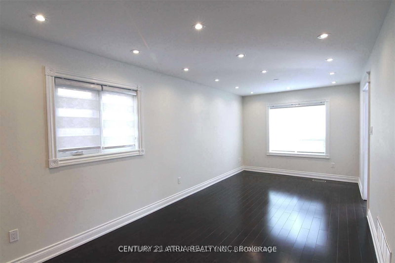 40 Alanbull Sq, Toronto, M1V 4M1 | Image 3