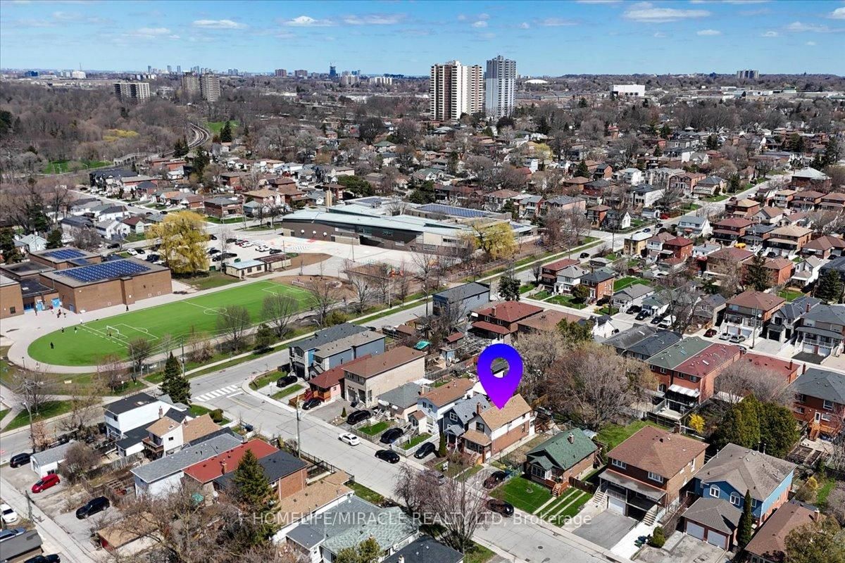 Detached House for sale at 25 Wanstead Avenue, Toronto, Ontario, M1L 3L3 - Oakridge - MLS: E12995936