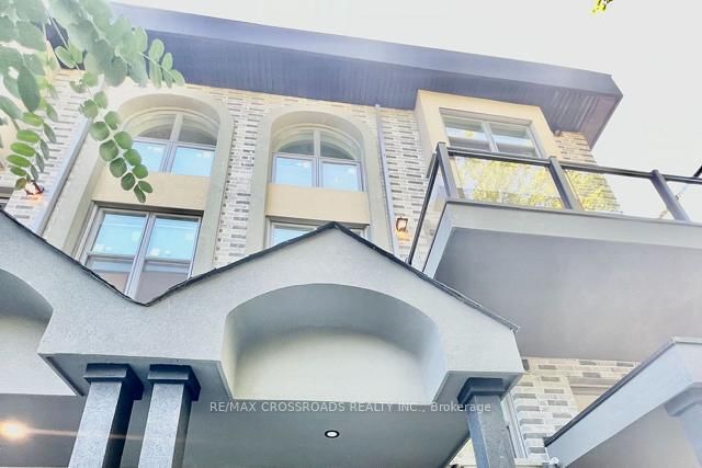 home for lease on #9-300 Railway Engine House Way Street