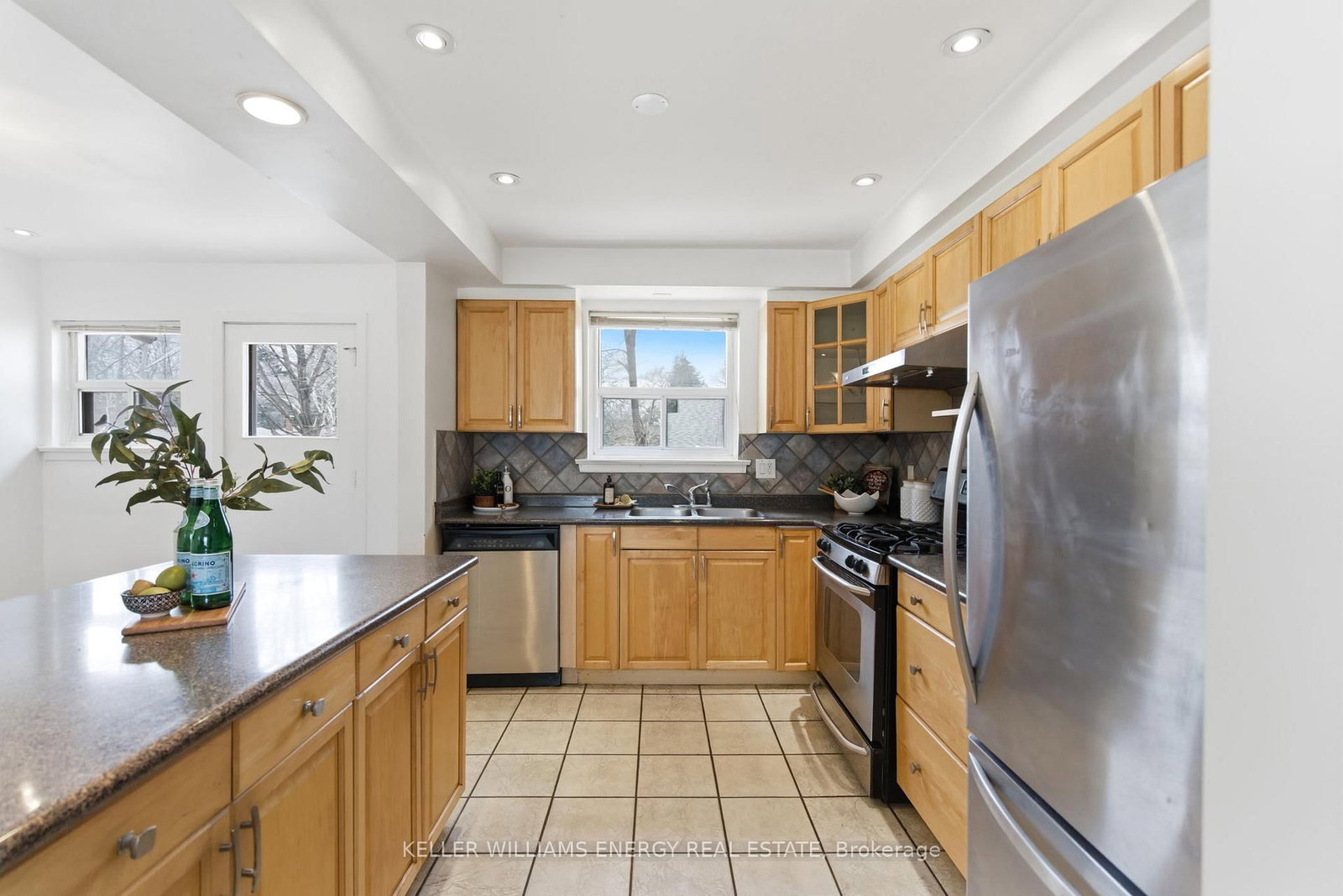 Detached House for sale at 20 Ravenview Drive, Toronto, Ontario, M1E 3M1 - West Hill - MLS: E12996162