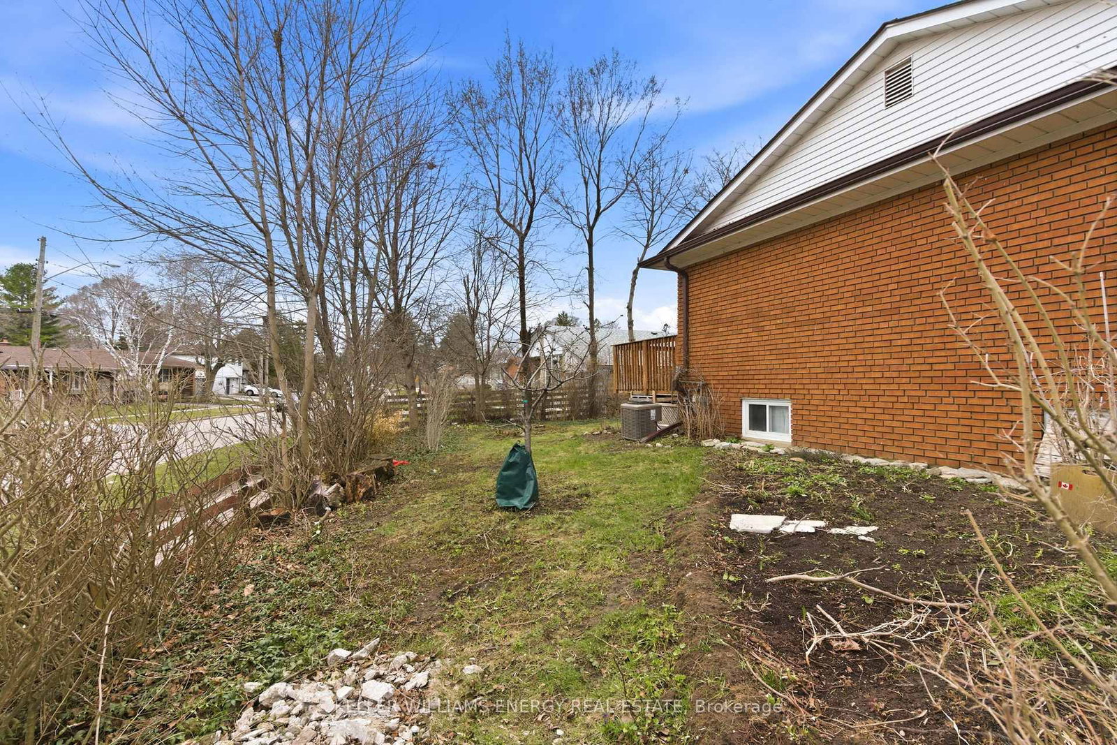 Detached House for sale at 20 Ravenview Drive, Toronto, Ontario, M1E 3M1 - West Hill - MLS: E12996162