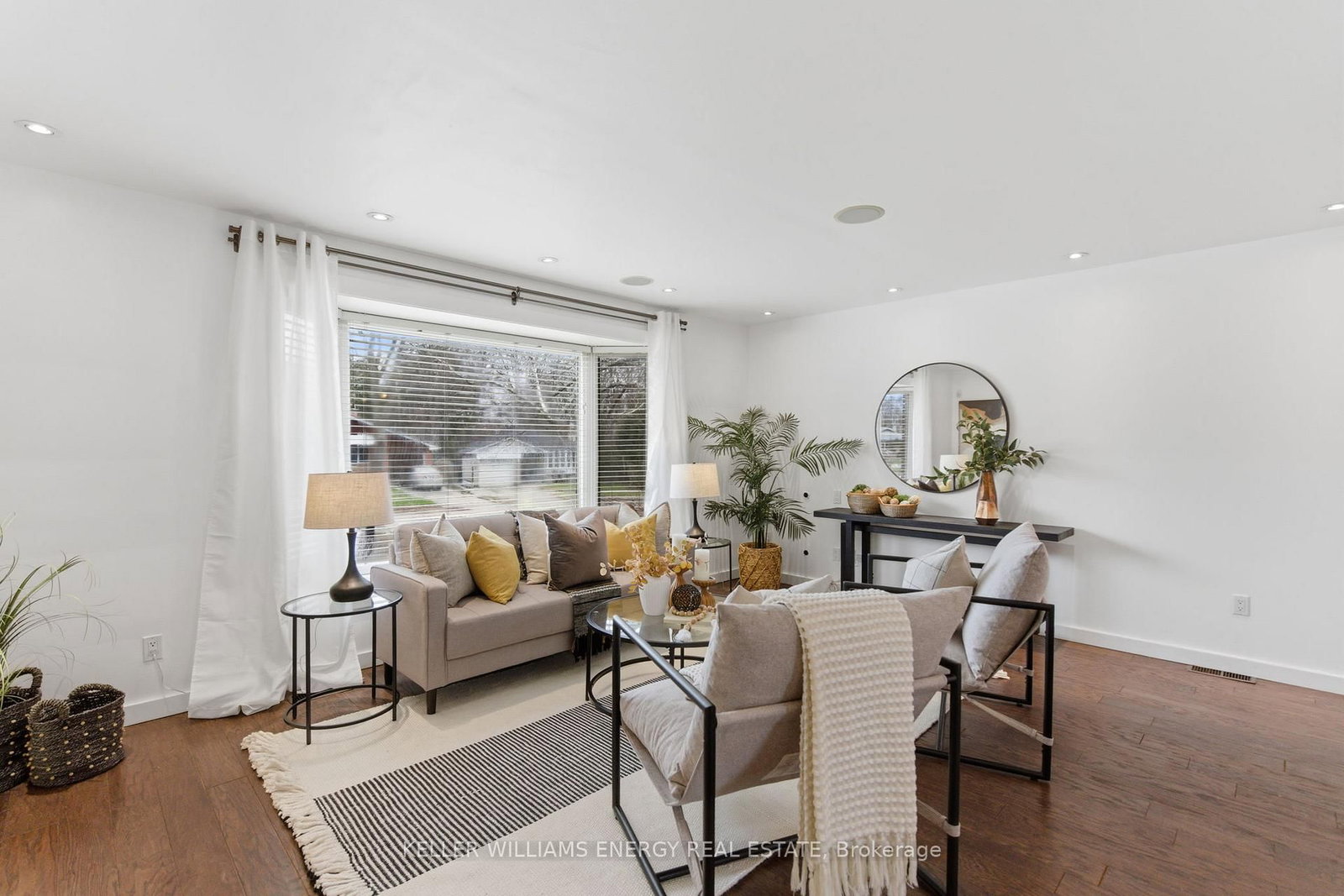 Detached House for sale at 20 Ravenview Drive, Toronto, Ontario, M1E 3M1 - West Hill - MLS: E12996162