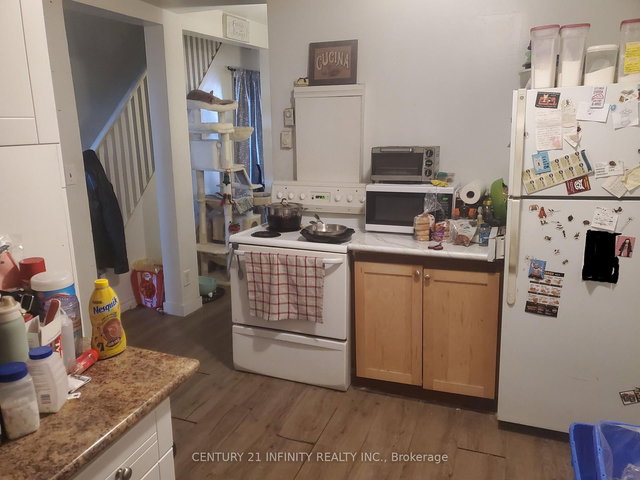 2 - 134 Simcoe Street S