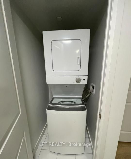 20 Meadowglen Place, Unit 730 - Photo 7