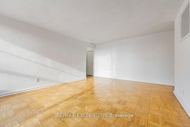 401 - 165 Cosburn Avenue