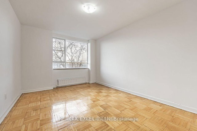 401 - 165 Cosburn Avenue