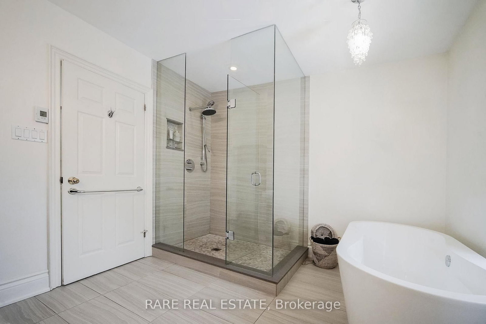 Detached House for sale at 33 Red Deer Avenue, Toronto, Ontario, M1N 2Z1 - Birchcliffe-Cliffside - MLS: E12997290