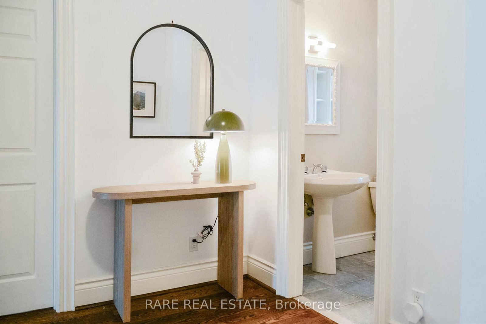 Detached House for sale at 33 Red Deer Avenue, Toronto, Ontario, M1N 2Z1 - Birchcliffe-Cliffside - MLS: E12997290