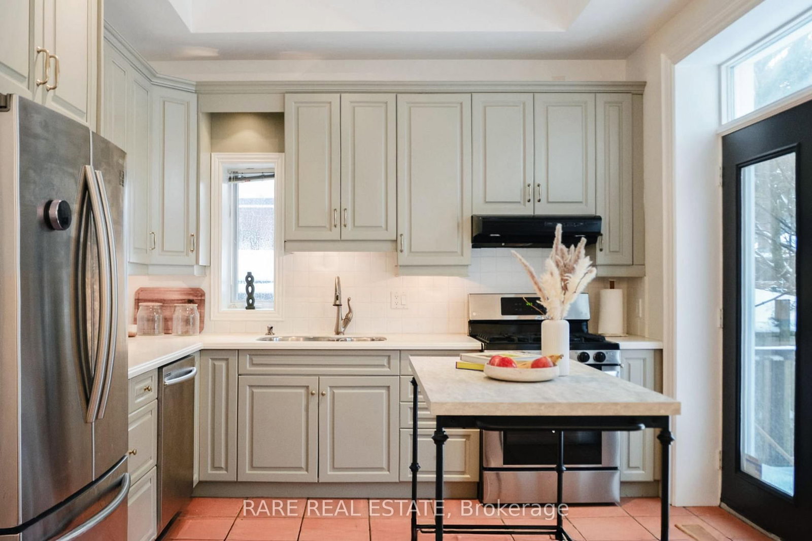 Detached House for sale at 33 Red Deer Avenue, Toronto, Ontario, M1N 2Z1 - Birchcliffe-Cliffside - MLS: E12997290