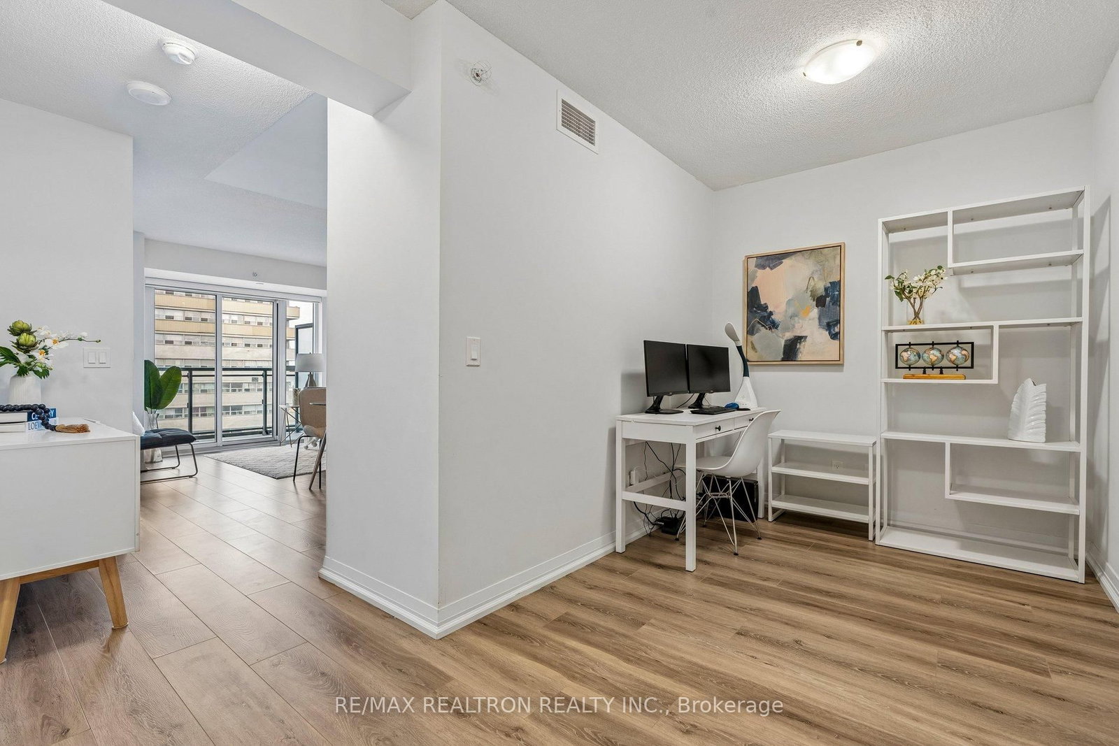 30 Meadowglen Place, Unit 1503 - Photo 10