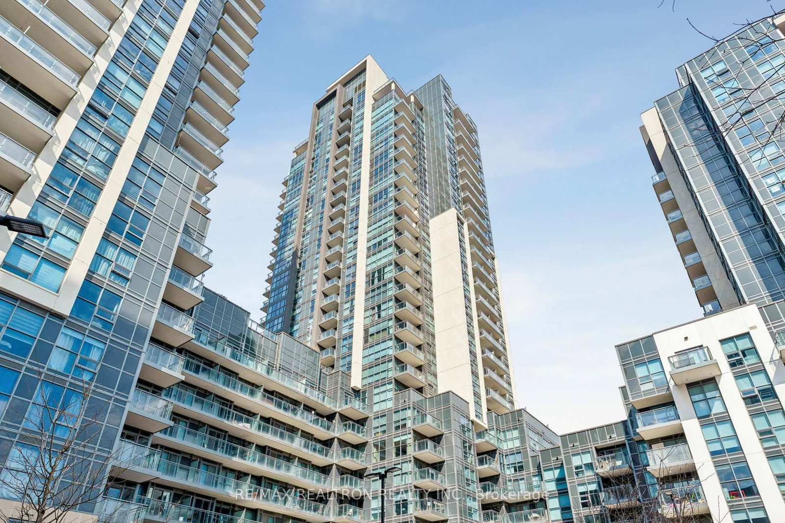 30 Meadowglen Place, Unit 1503 - Photo 11