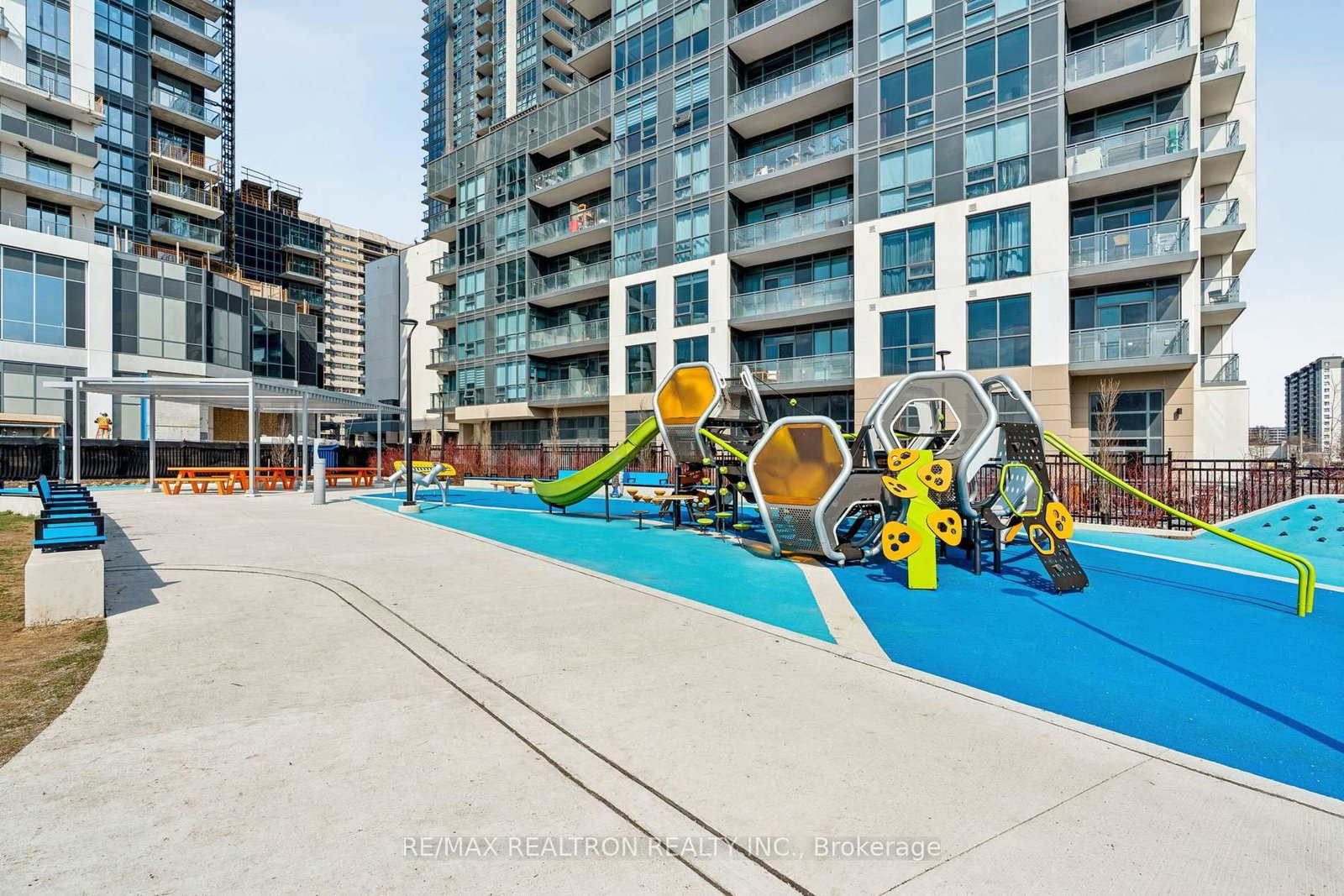 30 Meadowglen Place, Unit 1503 - Photo 15