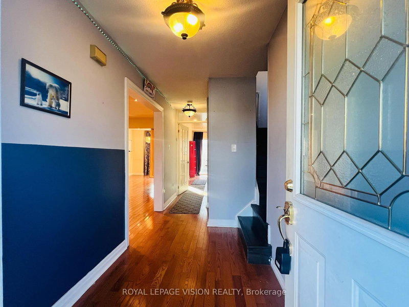 9 Empringham Dr, Toronto, M1B 3Y2 | Image 2