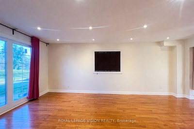 9 Empringham Drive, Toronto, Ontario image-0-3