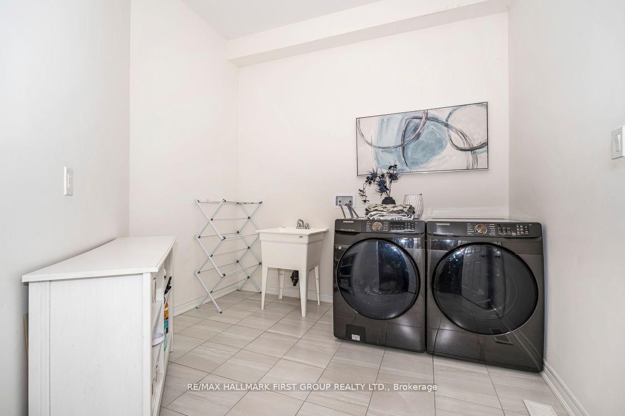 Detached House for sale at 5 Toulouse Street, Whitby, Ontario, L1P 0J2 - Rural Whitby - MLS: E12997754