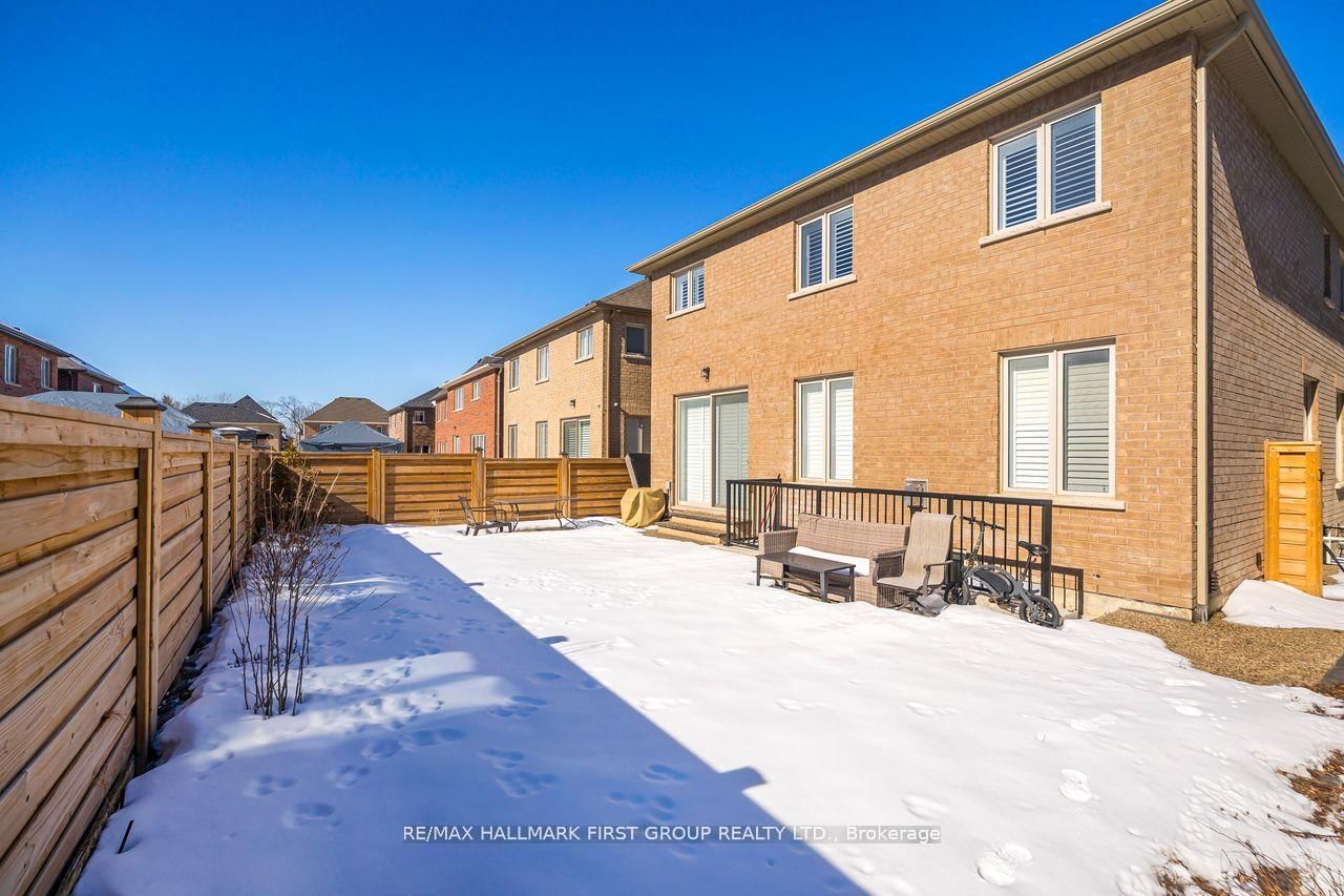 Detached House for sale at 5 Toulouse Street, Whitby, Ontario, L1P 0J2 - Rural Whitby - MLS: E12997754