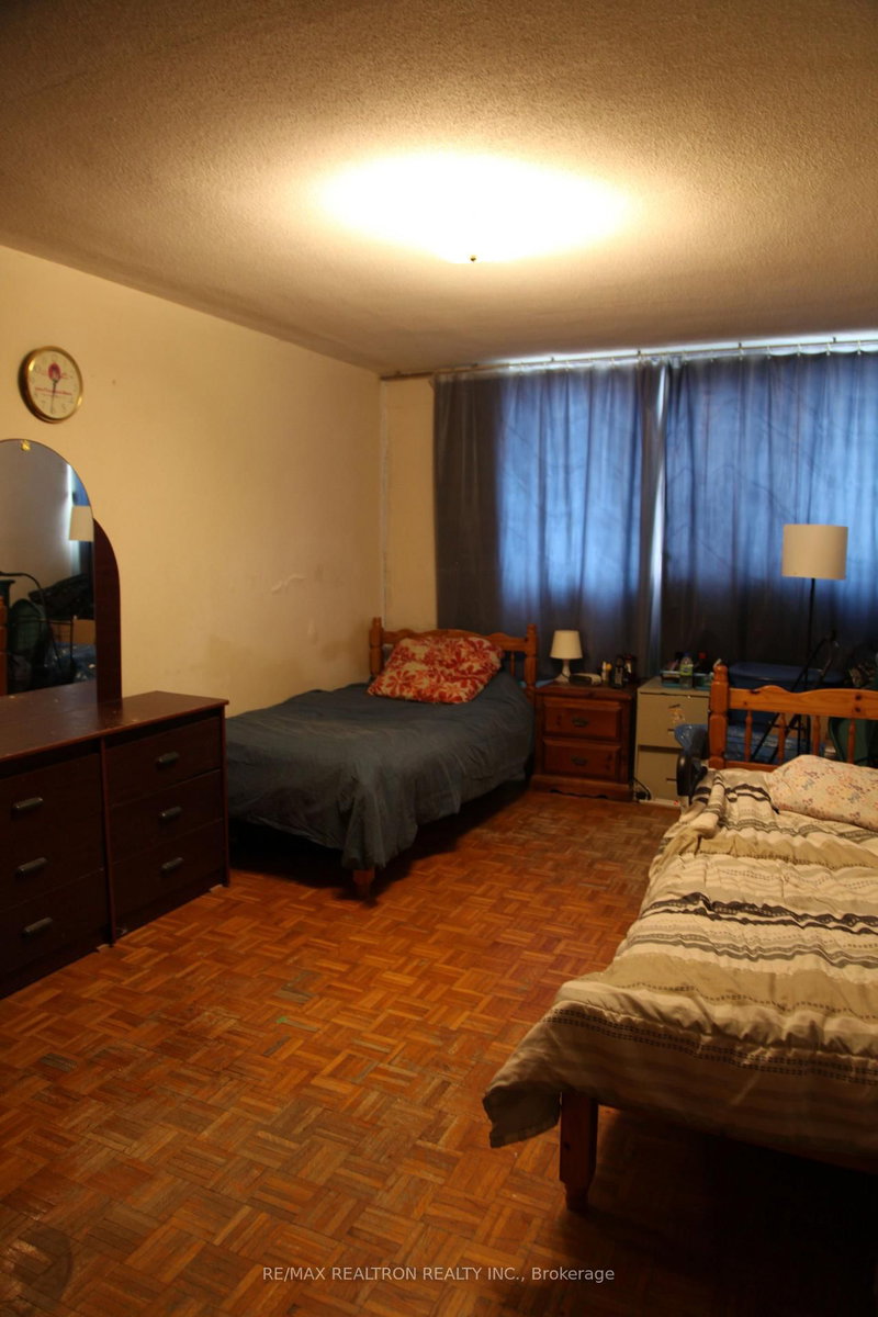 Ph06 - 3 Massey Sq, Toronto, M4C 5L5 | Image 2