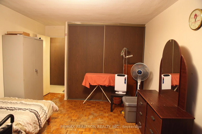 Ph06 - 3 Massey Sq, Toronto, M4C 5L5 | Image 3