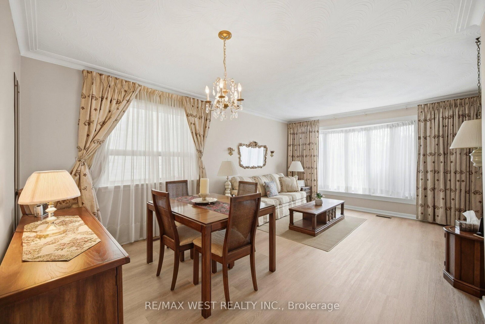 Detached House for sale at 24 Beran Drive, Toronto, Ontario, M1G 1G1 - Woburn - MLS: E12997912