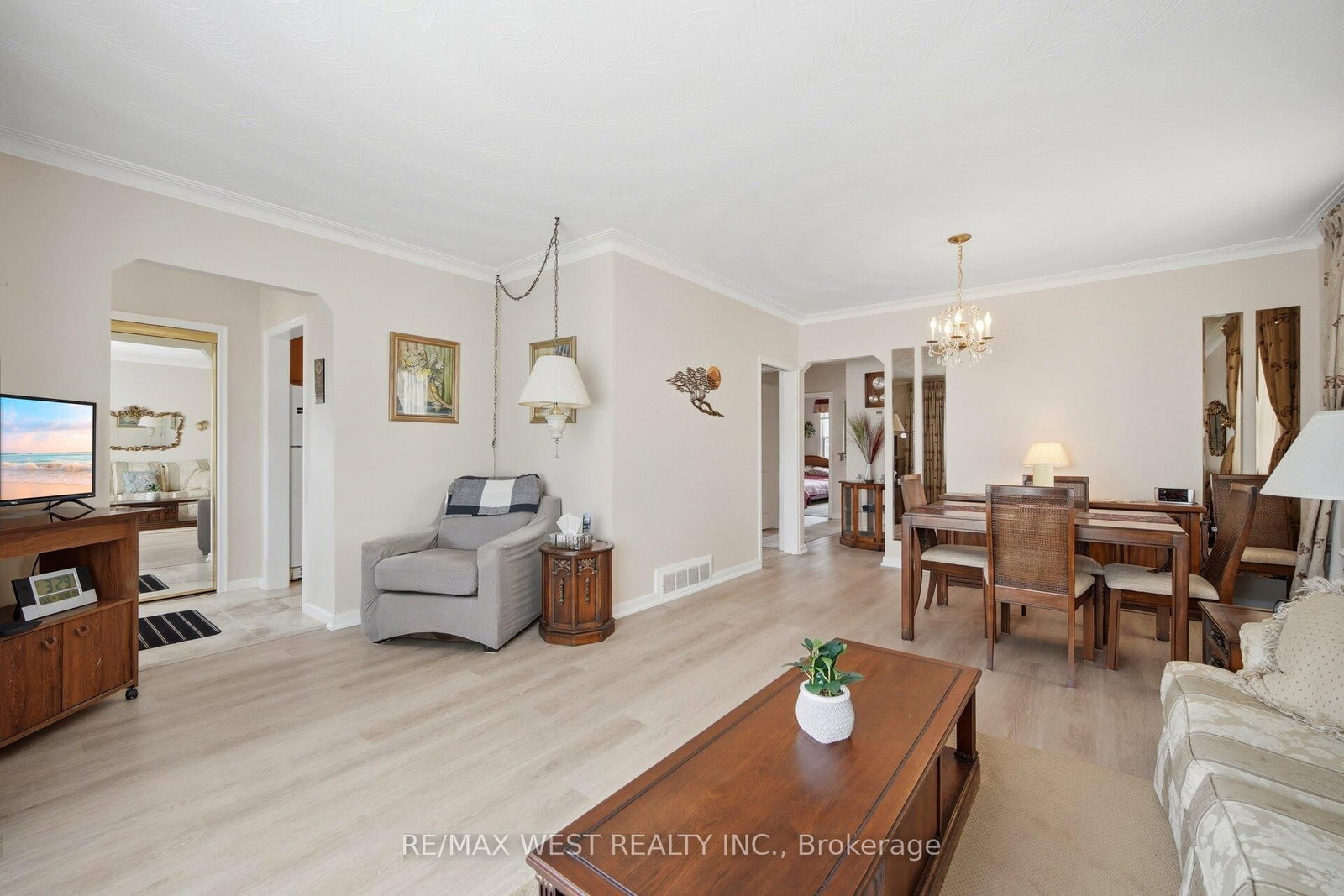 Detached House for sale at 24 Beran Drive, Toronto, Ontario, M1G 1G1 - Woburn - MLS: E12997912