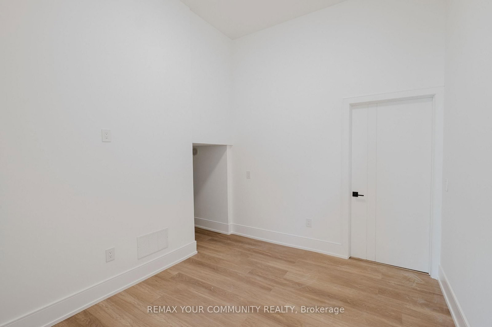 Detached House for sale at 360 Woodmount Avenue, Toronto, Ontario, M4C 4A5 - East York - MLS: E12998646