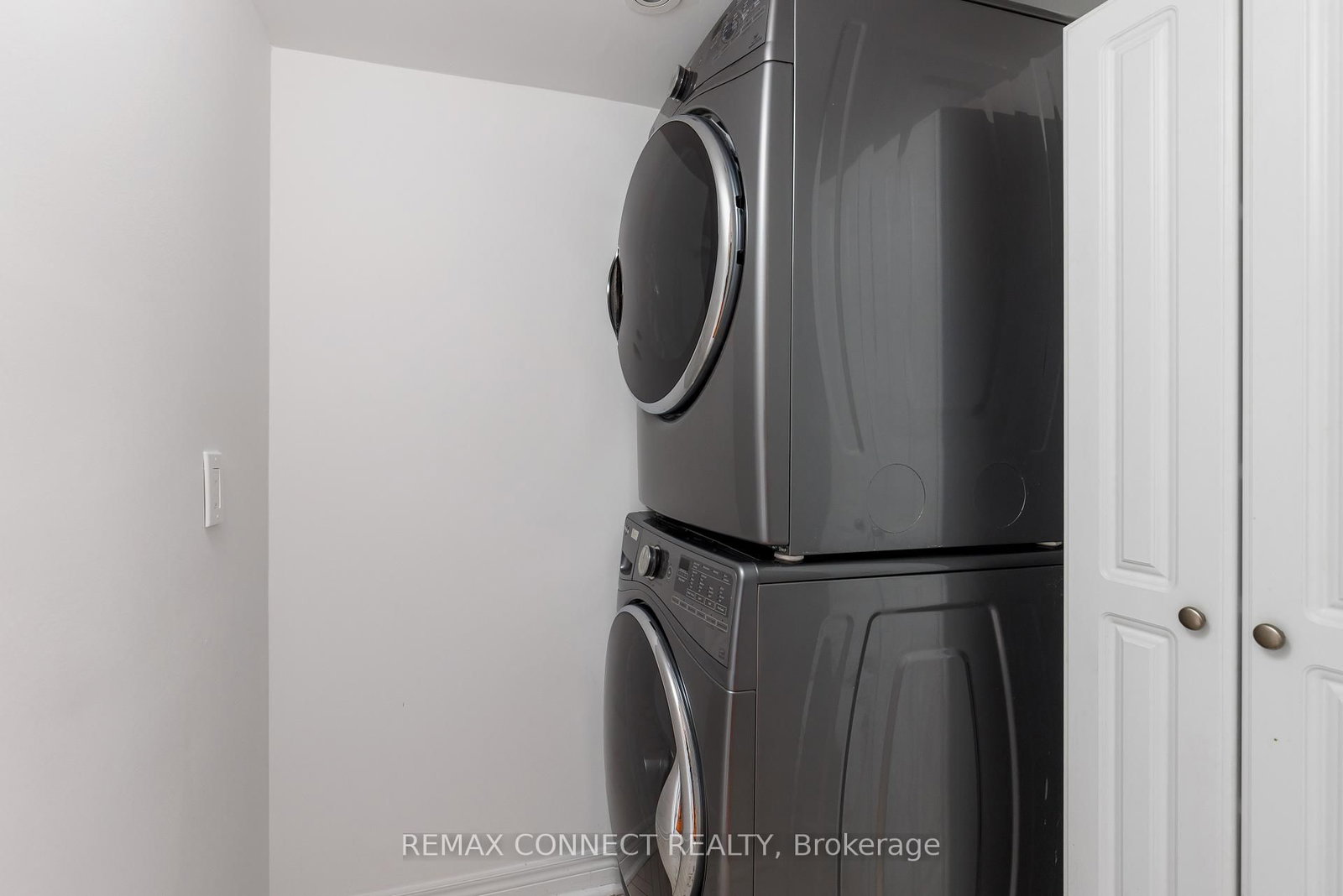 Detached House for sale at 20 Fenwick Avenue, Toronto, Ontario, M4K 3H3 - North Riverdale - MLS: E12998852