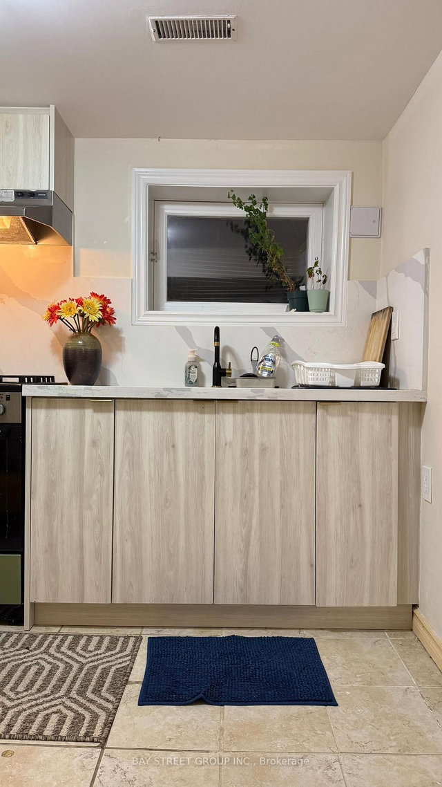 Bsmt - 657 Pharmacy Avenue