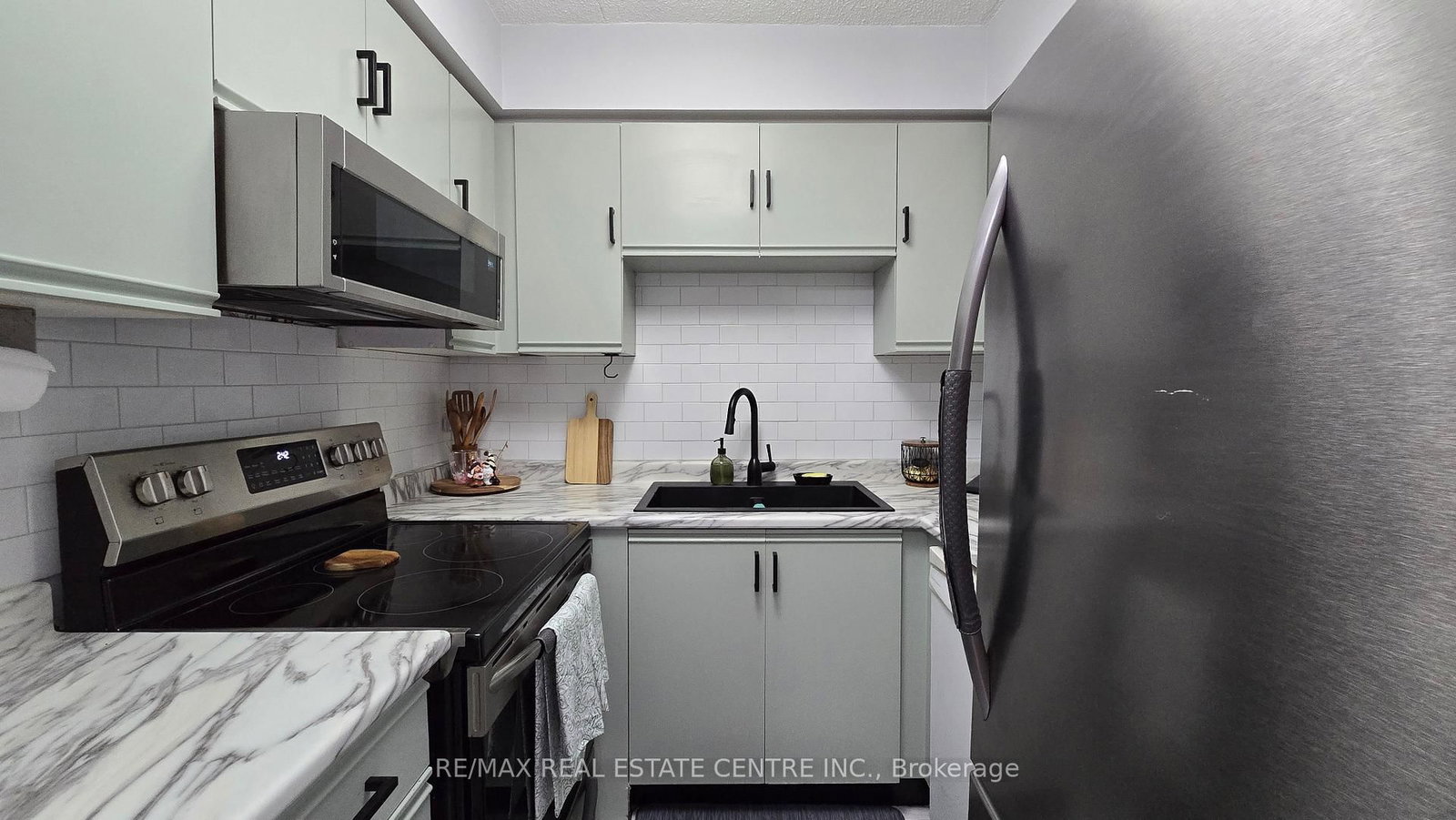 1540 Pickering Parkway, Unit 609 - Photo 36