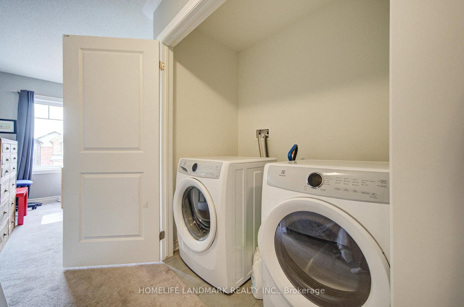 Detached House for sale at 106 Barkerville Drive, Whitby, Ontario, L1P 0L8 - Rural Whitby - MLS: E12999406